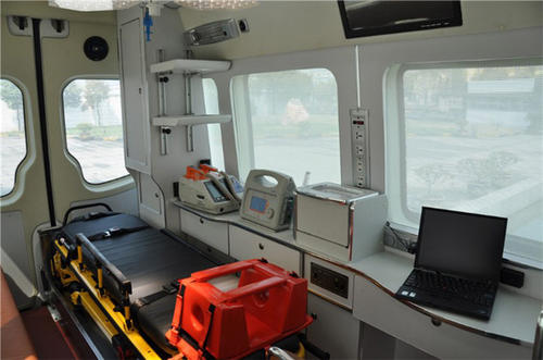 望都县救护车内部